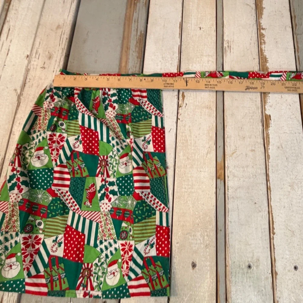 Vintage Christmas Half Apron Santa Patchwork Print Red Green Holiday Hosting